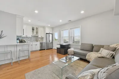 214-216 E Eagle St #5 1
