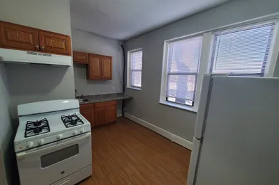 10 Abbottsford St #3 1