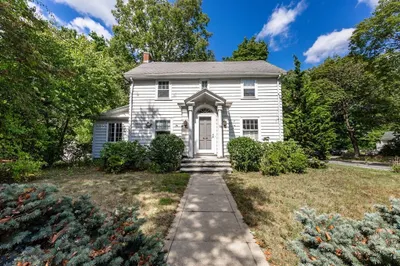 108 Warren Rd