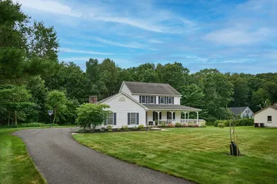 20 Carriage Ln 1