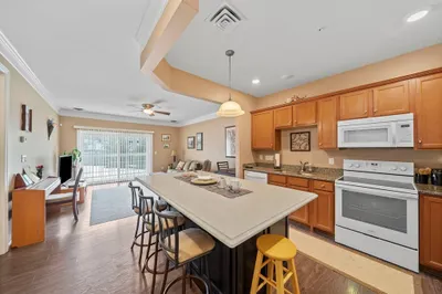 75 Augustus Ct #1010