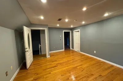 48 Richmond St #2