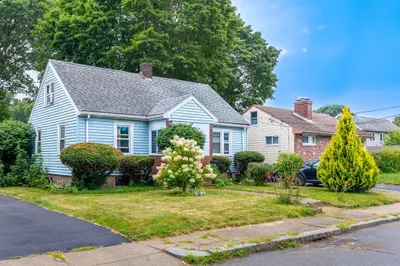 11 Hartlawn Rd