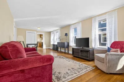 9 Farragut Ave #9