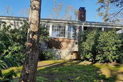 8 Paddock Dr