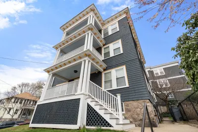 30 Iona St #3