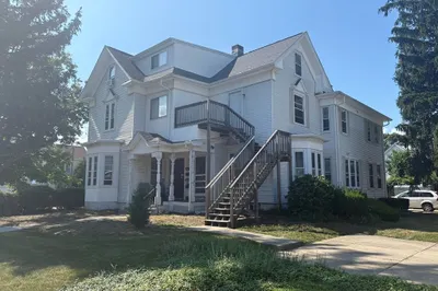28 Peck Street #3 1