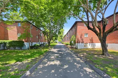 60 Bryon Rd #1