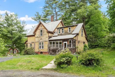 30 Cottage St 1