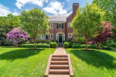 10 Benton Street 1
