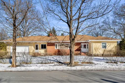 74 Durso Ave 1