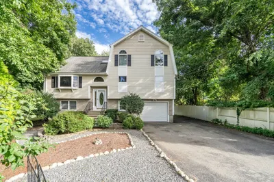 31 Wildmere Ave 1