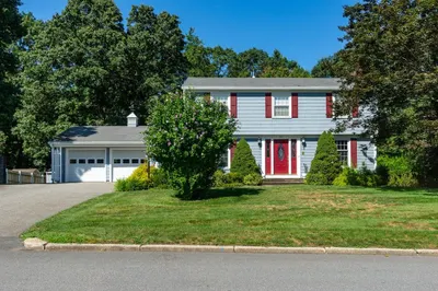 28 Carriage Dr 1