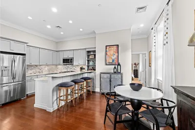 7 Russell St #206 1