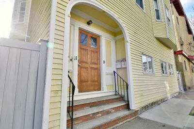 206 Pearl St #1A