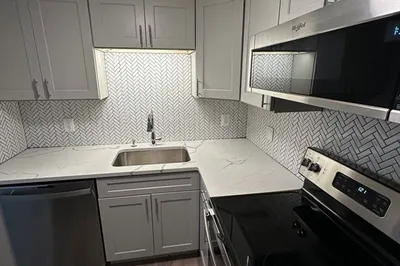 524 Putnam Ave #3