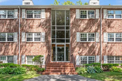 120 Edgelawn Ave #9