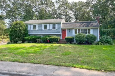 12 Lantern Ln