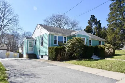 93 Howland Road 1