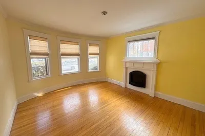 20 Leicester St #2