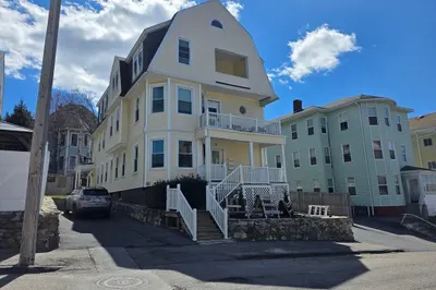 2 Hillside St #3