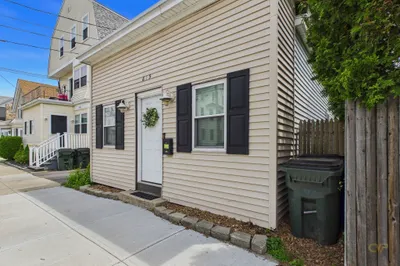 615 Robeson St 1
