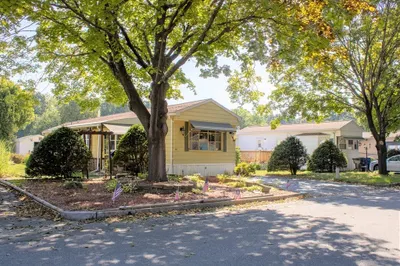 28 Lamplighter Ln 1
