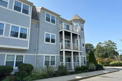 185 Stevens Street #3A 1