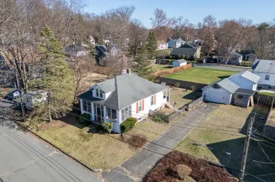33 Taber St