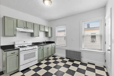 55 Mascot St #3 1