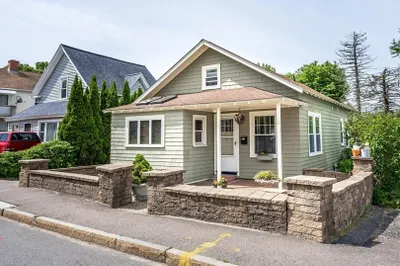 204 Massasoit Rd