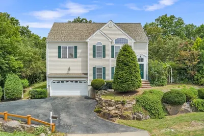208 Falls Blvd