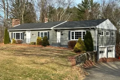 91 W Main St