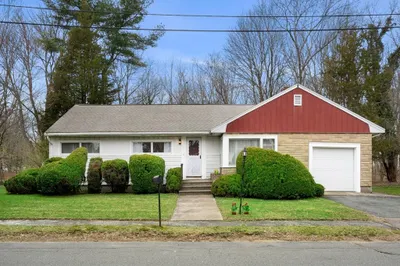 6 Spring Ln