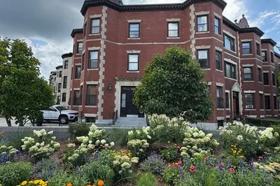 899 Beacon St #3