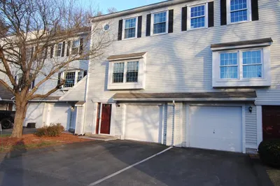 72 Stillwater Dr #72 1