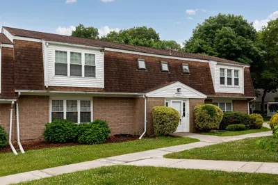 9 Pleasant Park Ave #2I 1