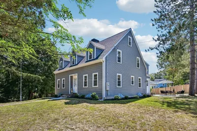 254 Russell St 1