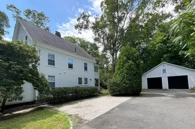245 Woods Hole Rd 1