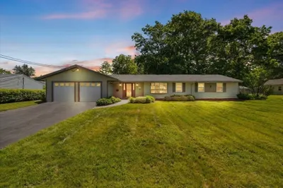 27 Nadine Rd