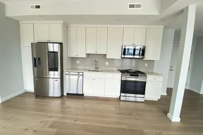 405 Pleasant St #1 1