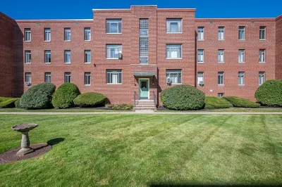 10 Ashland Street #3R 1