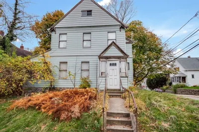 28 Conway St