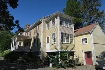 32 Main St 1