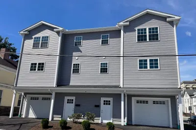 160 Franklin St #2 1