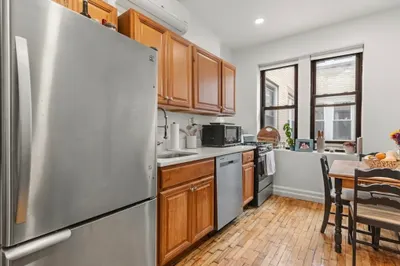 325 Summit Ave #203