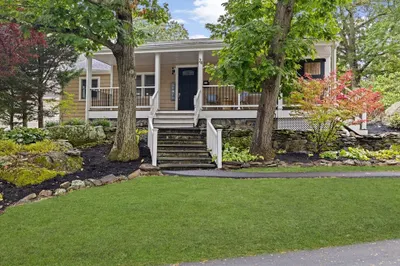24 Grove Ave