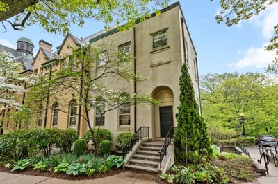 60 Glen Rd #201