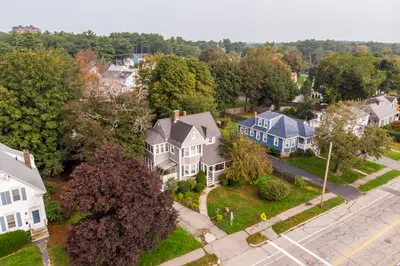 452 Pleasant St 1