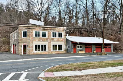435 Deerfield St 1